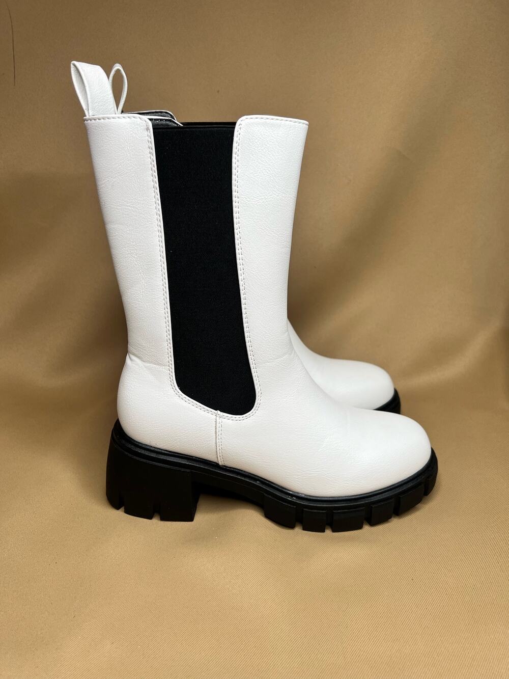 New York & Company Rae White Chunky Sole Ankle boots 6 New